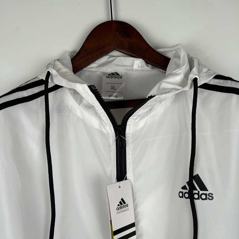 Jaqueta Corta-Vento - Adidas 2023 branco e preto com capuz