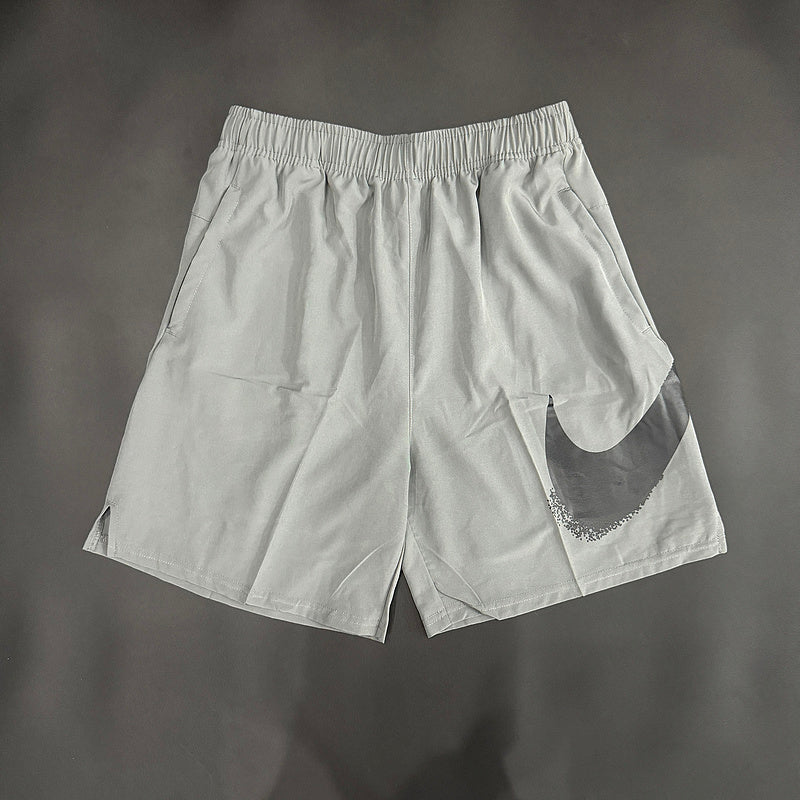 BERMUDA NIKE SWOOSH CINZA