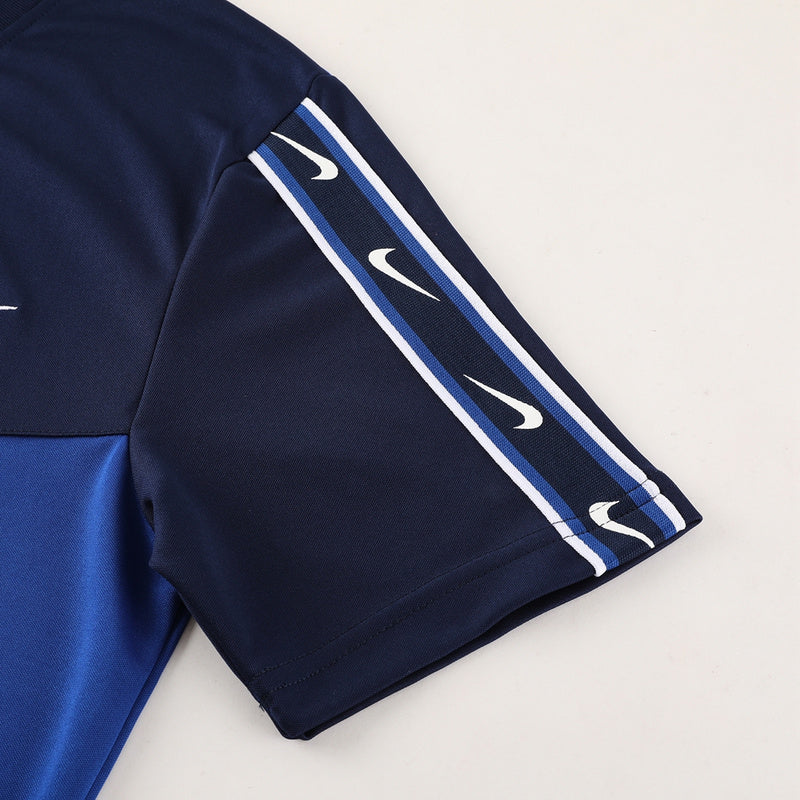 CONJUNTO NIKE REPEAT BERMUDA E CAMISA AZUL