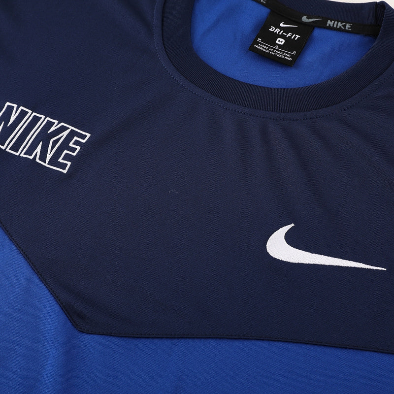 CONJUNTO NIKE REPEAT BERMUDA E CAMISA AZUL