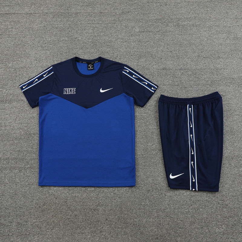 CONJUNTO NIKE REPEAT BERMUDA E CAMISA AZUL