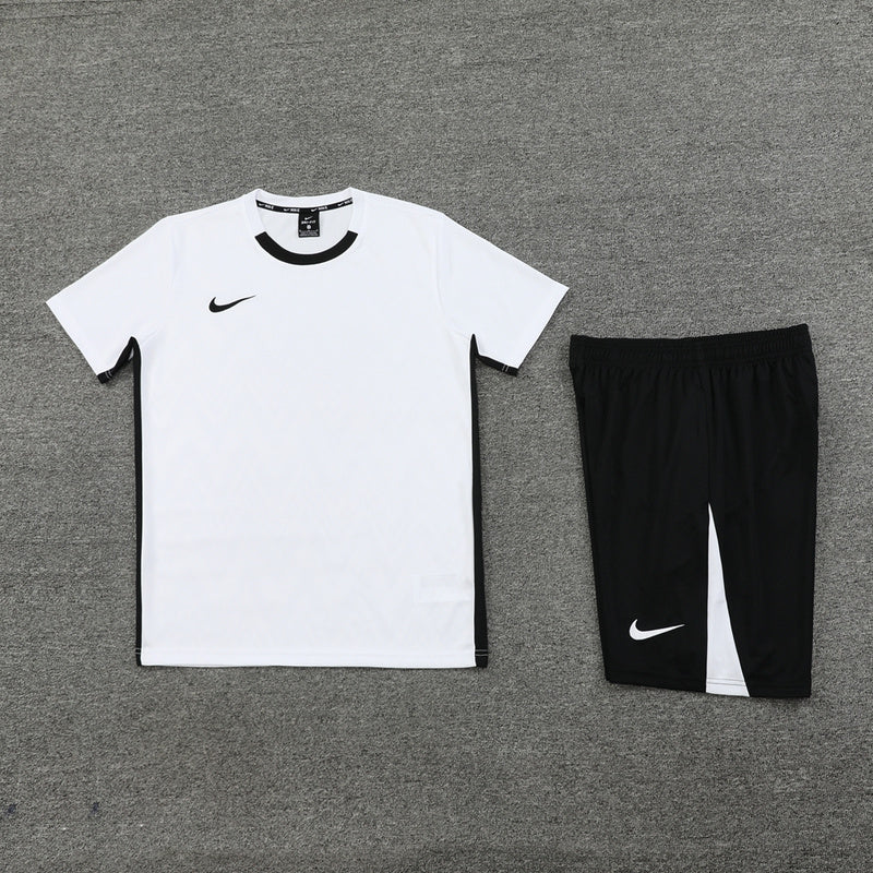 CONJUNTO NIKE BERMUDA E CAMISA BRANCO/PRETO