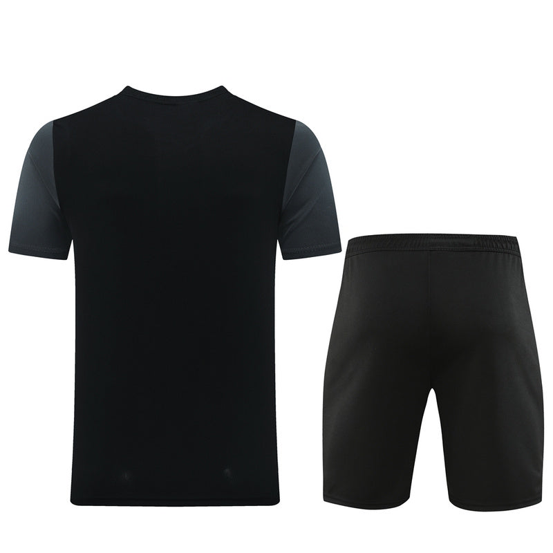 CONJUNTO NIKE REPEAT BERMUDA E CAMISA PRETO/CINZA