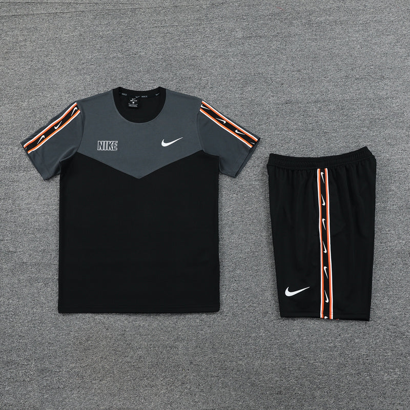 CONJUNTO NIKE REPEAT BERMUDA E CAMISA PRETO/CINZA