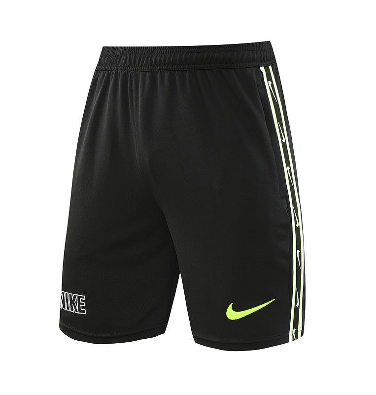 CONJUNTO NIKE REPEAT BERMUDA E CAMISA PRETO