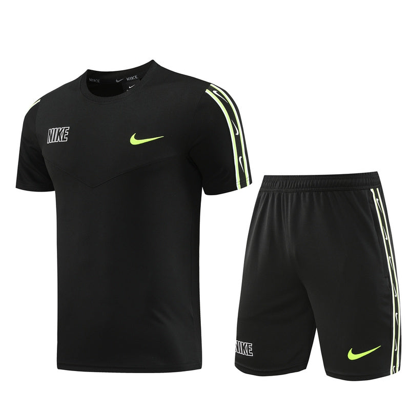 CONJUNTO NIKE REPEAT BERMUDA E CAMISA PRETO