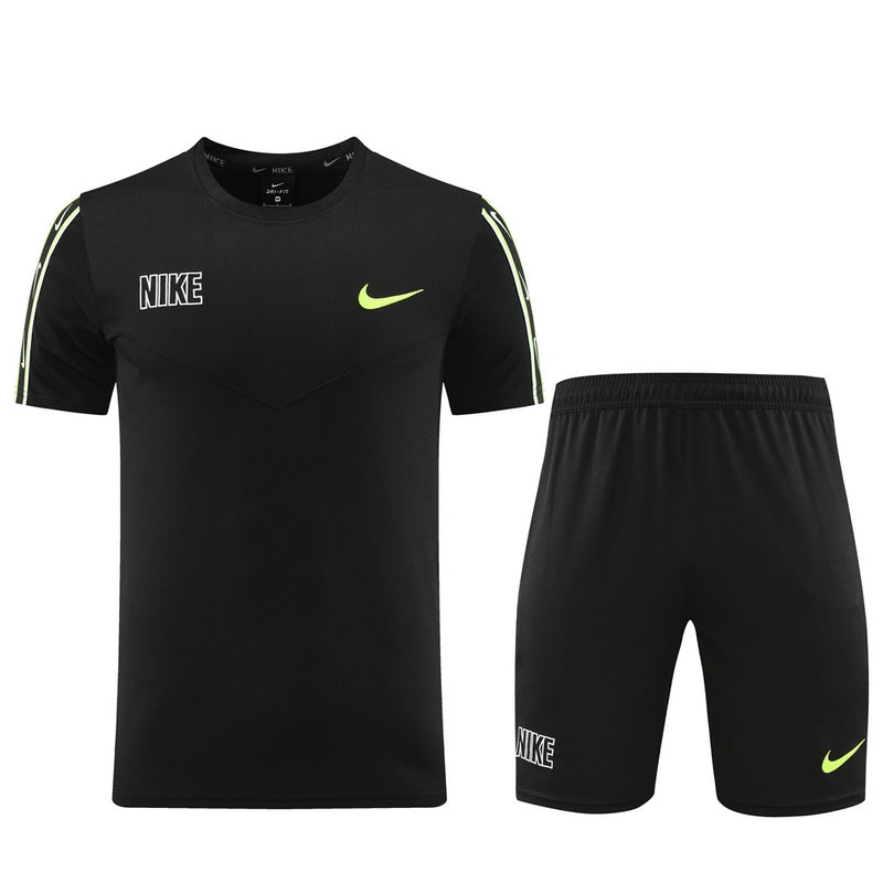 CONJUNTO NIKE REPEAT BERMUDA E CAMISA PRETO