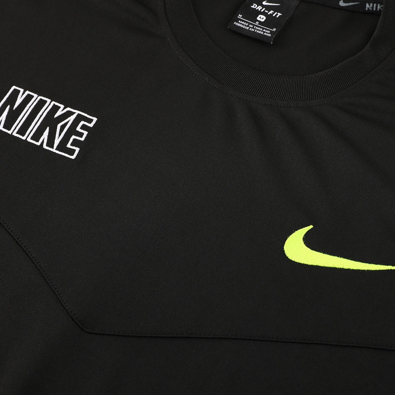 CONJUNTO NIKE REPEAT BERMUDA E CAMISA PRETO