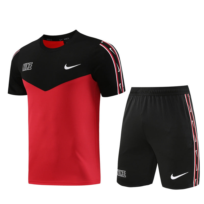 CONJUNTO NIKE REPEAT BERMUDA E CAMISA VERMELHO/PRETO